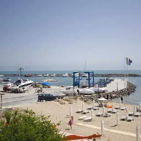 بيت للعطل Vega Village