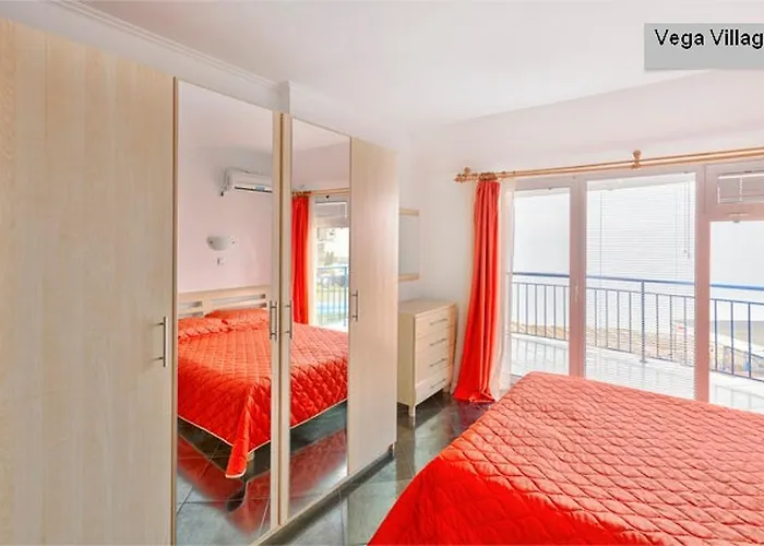 Vega Village Ваканционна къща *