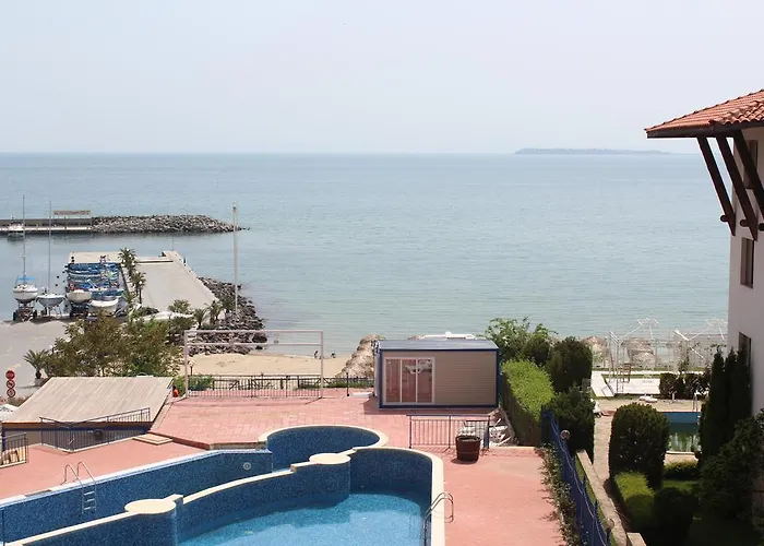 Будинок відпочинку Vega Village *