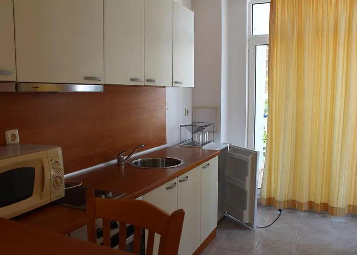 Vega Village Ваканционна къща *